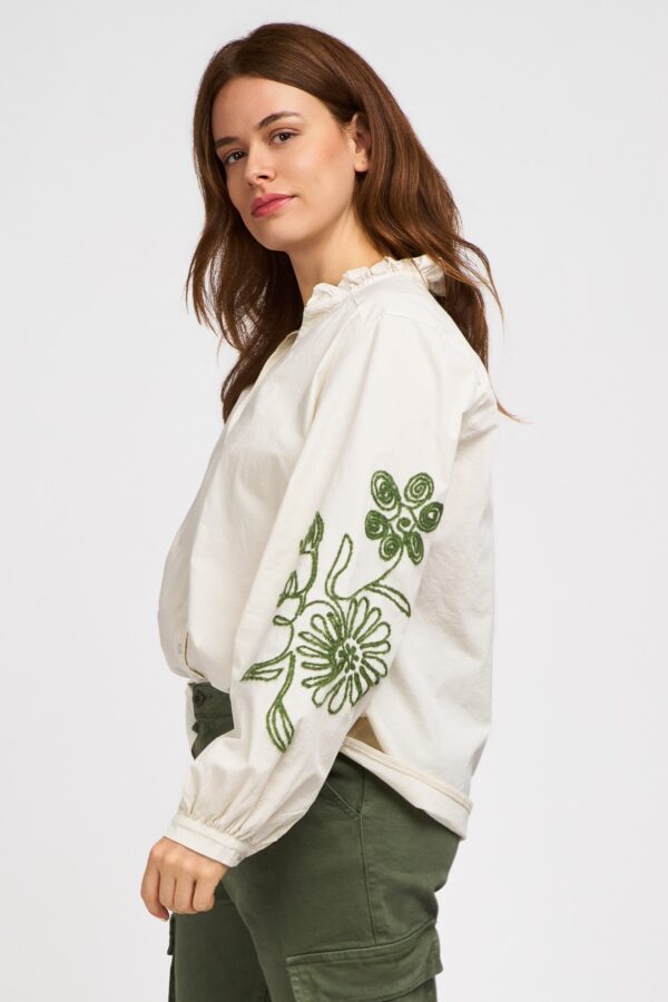 blouse manches brodées